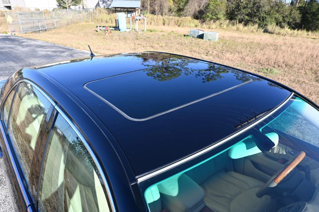 2003 Lexus LS 3rd Gen - Image 21 of 31