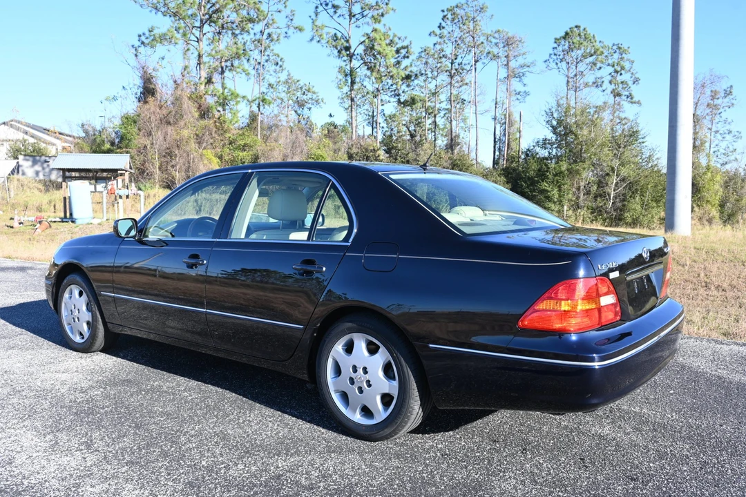 2003 Lexus LS 3rd Gen - Image 13 of 31
