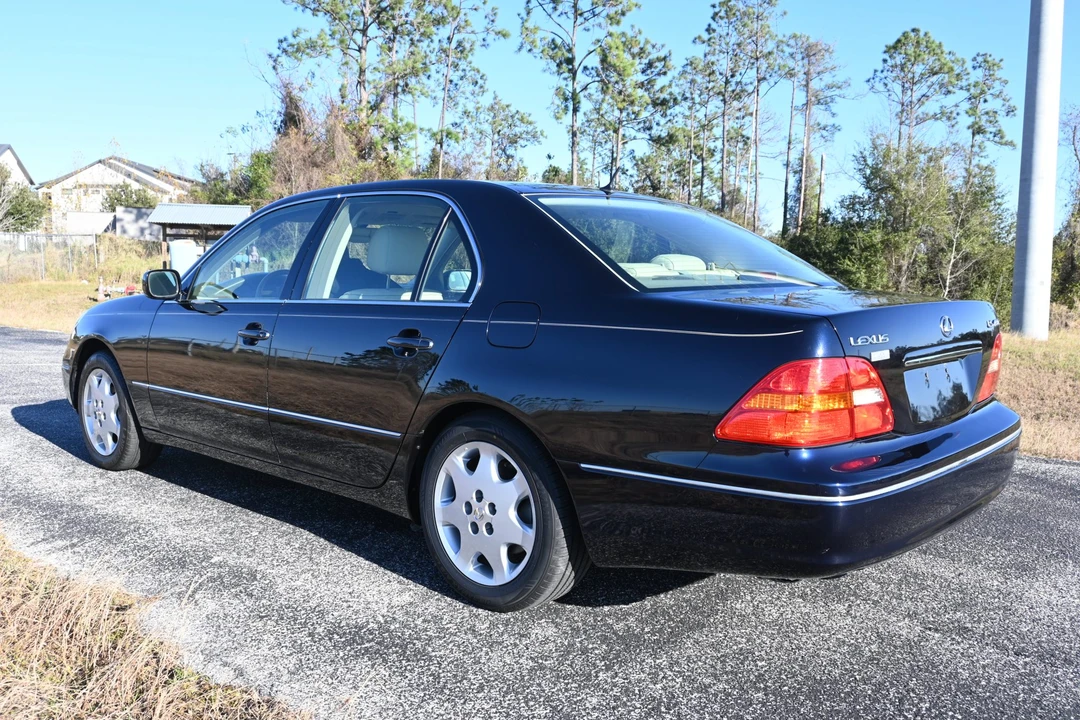 2003 Lexus LS 3rd Gen - Image 12 of 31