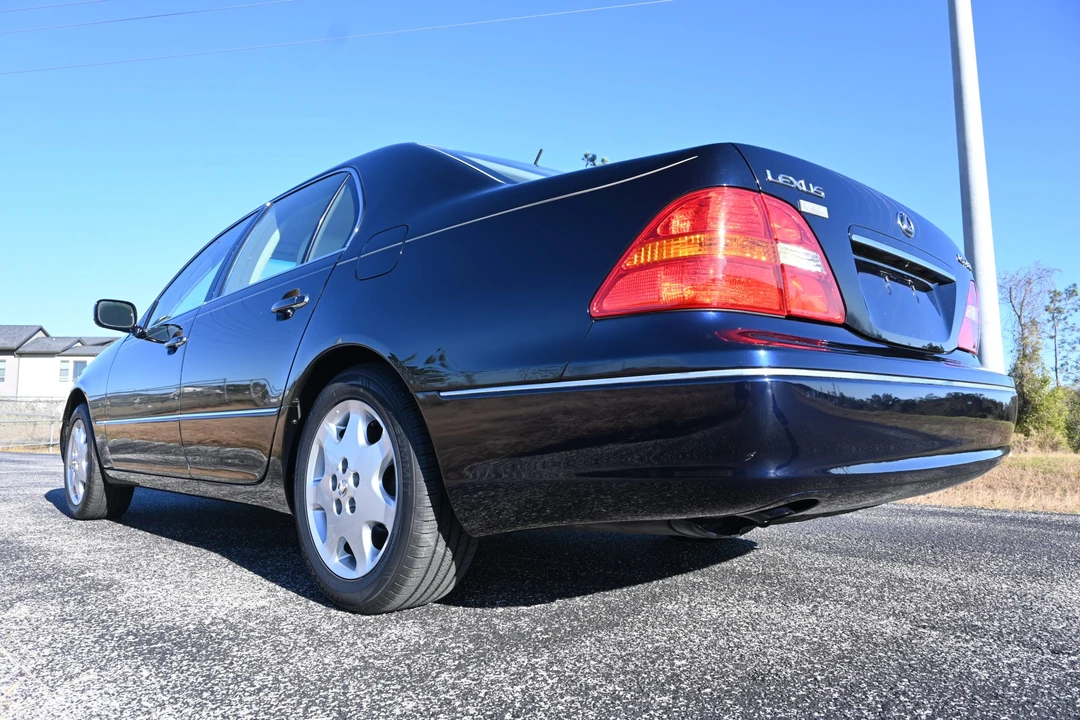 2003 Lexus LS 3rd Gen - Image 11 of 31