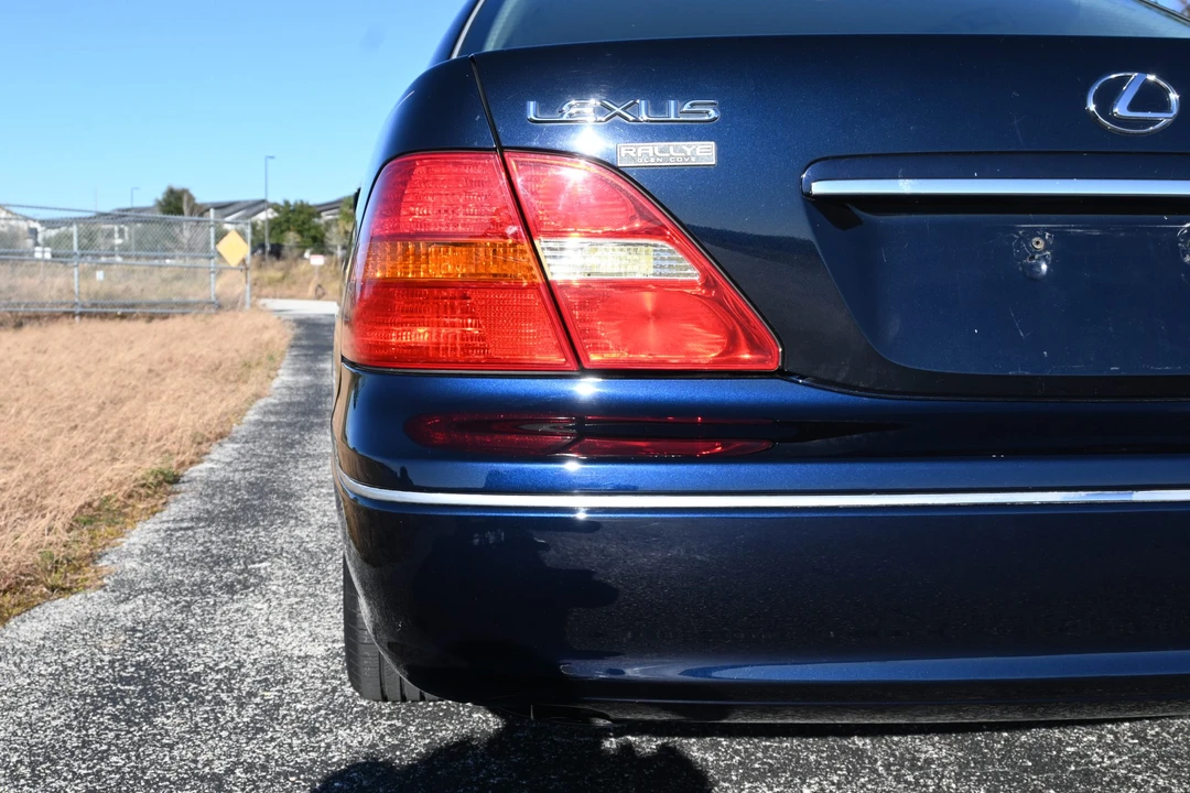 2003 Lexus LS 3rd Gen - Image 19 of 31