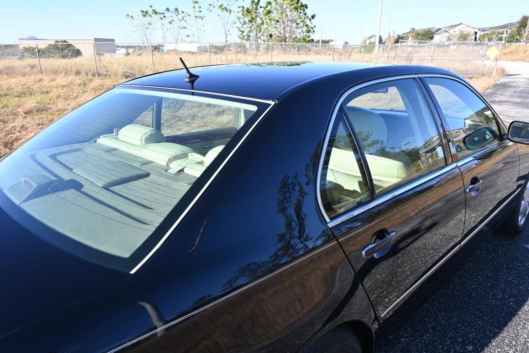 2003 Lexus LS 3rd Gen - Image 26 of 31