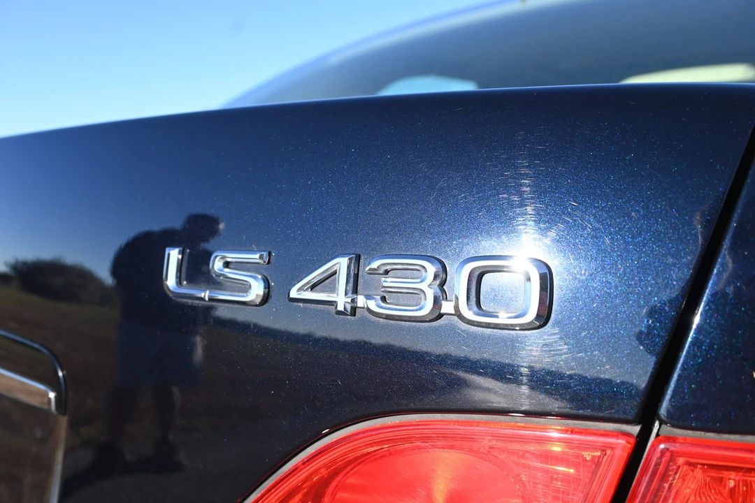 2003 Lexus LS 3rd Gen - Image 23 of 31
