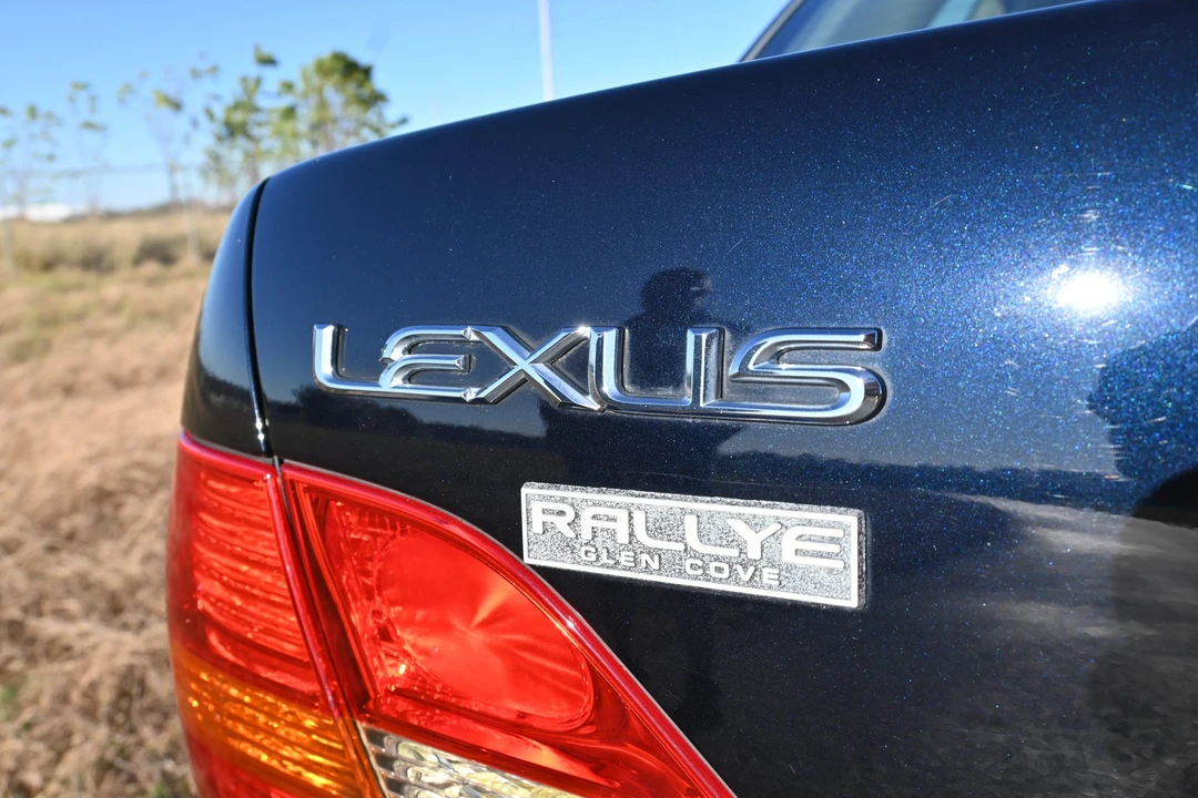 2003 Lexus LS 3rd Gen - Image 22 of 31
