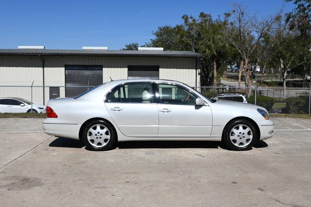 2003 Lexus LS 3rd Gen - Image 11 of 31