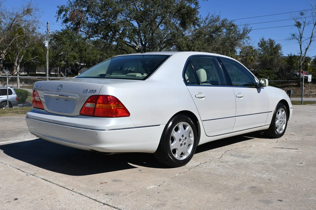 2003 Lexus LS 3rd Gen - Image 16 of 31