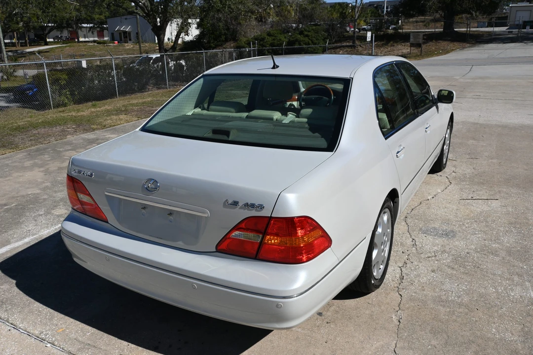 2003 Lexus LS 3rd Gen - Image 19 of 31