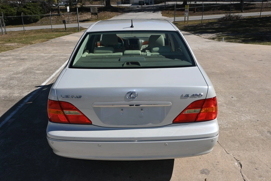 2003 Lexus LS 3rd Gen - Image 21 of 31