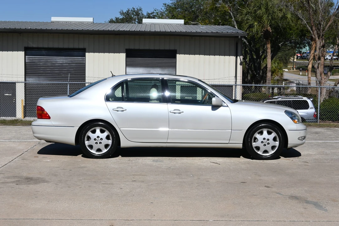 2003 Lexus LS 3rd Gen - Image 12 of 31