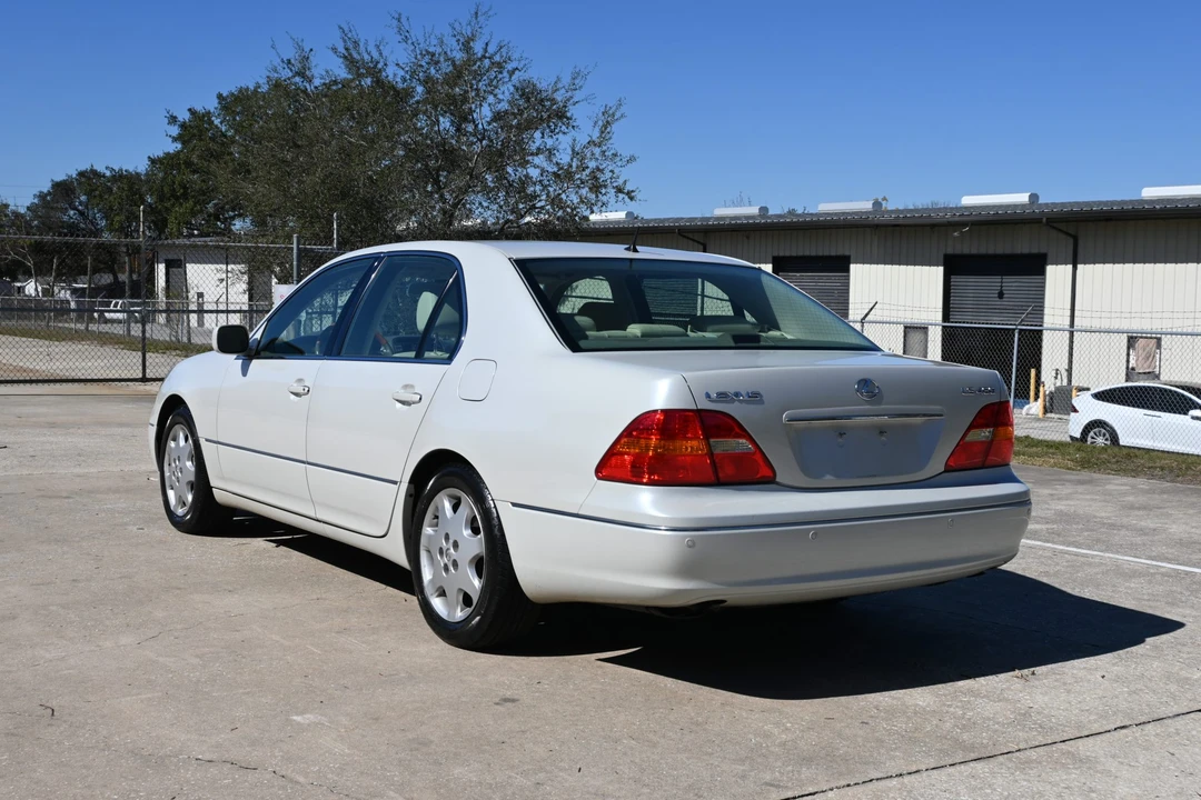 2003 Lexus LS 3rd Gen - Image 26 of 31