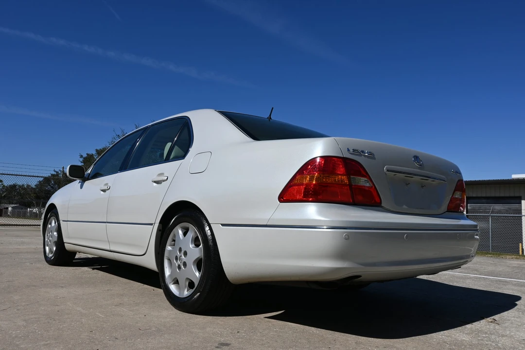 2003 Lexus LS 3rd Gen - Image 25 of 31