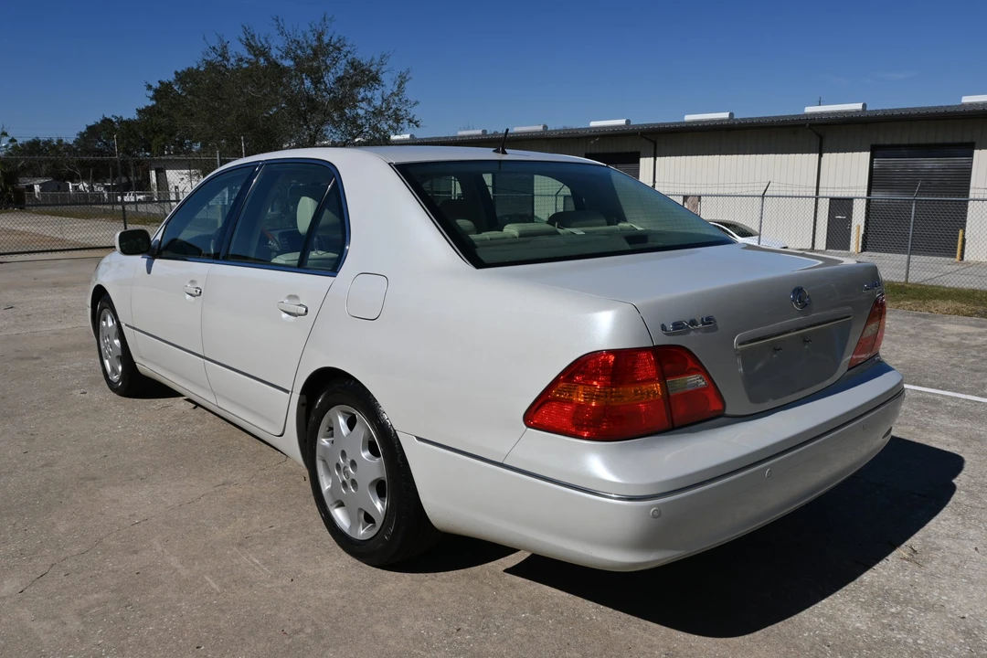 2003 Lexus LS 3rd Gen - Image 24 of 31