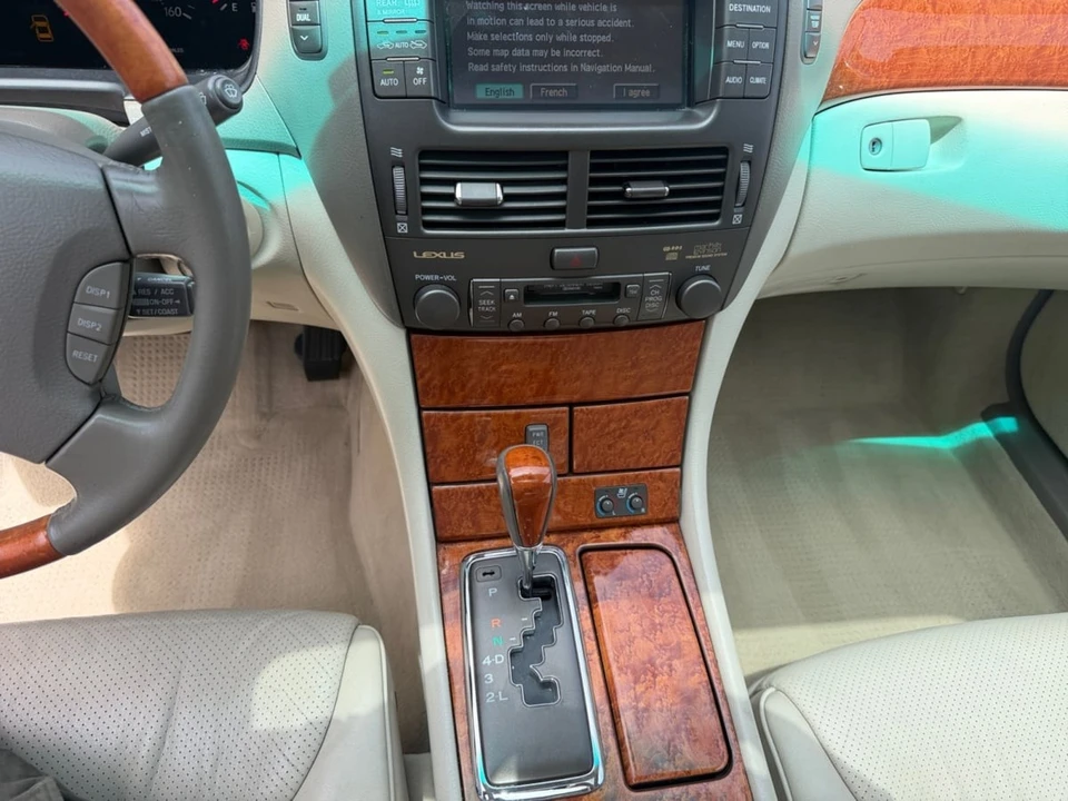 2003 Lexus LS 3rd Gen - Image 15 of 20