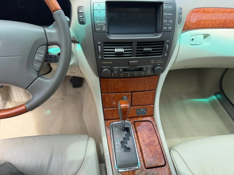2003 Lexus LS 3rd Gen - Image 12 of 20