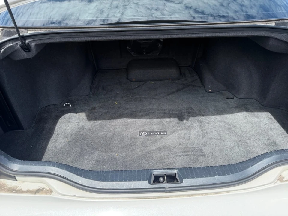 2003 Lexus LS 3rd Gen - Image 19 of 20