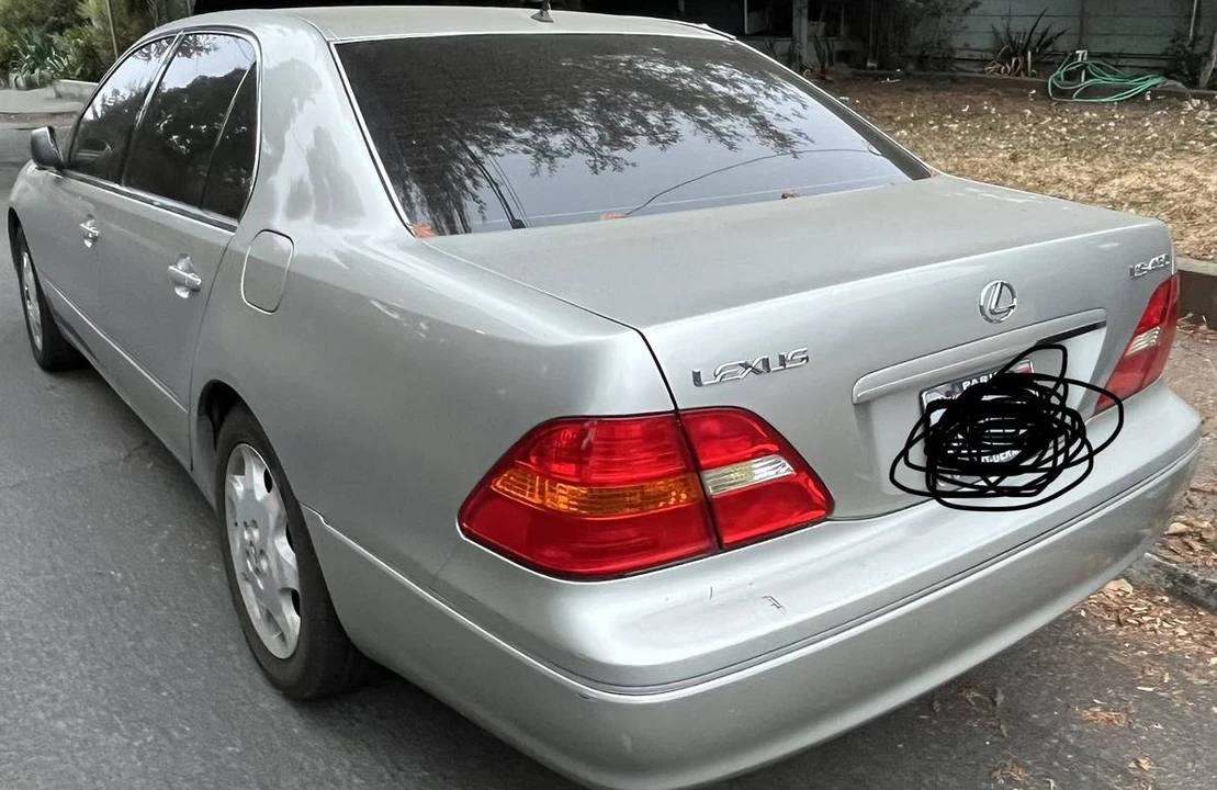 2003 Lexus LS 3rd Gen - Image 2 of 2