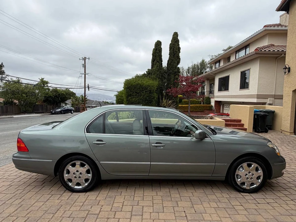 2003 Lexus LS 3rd Gen - Image 6 of 16