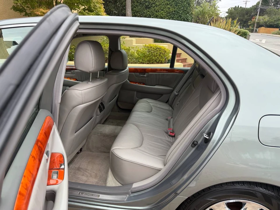 2003 Lexus LS 3rd Gen - Image 12 of 16