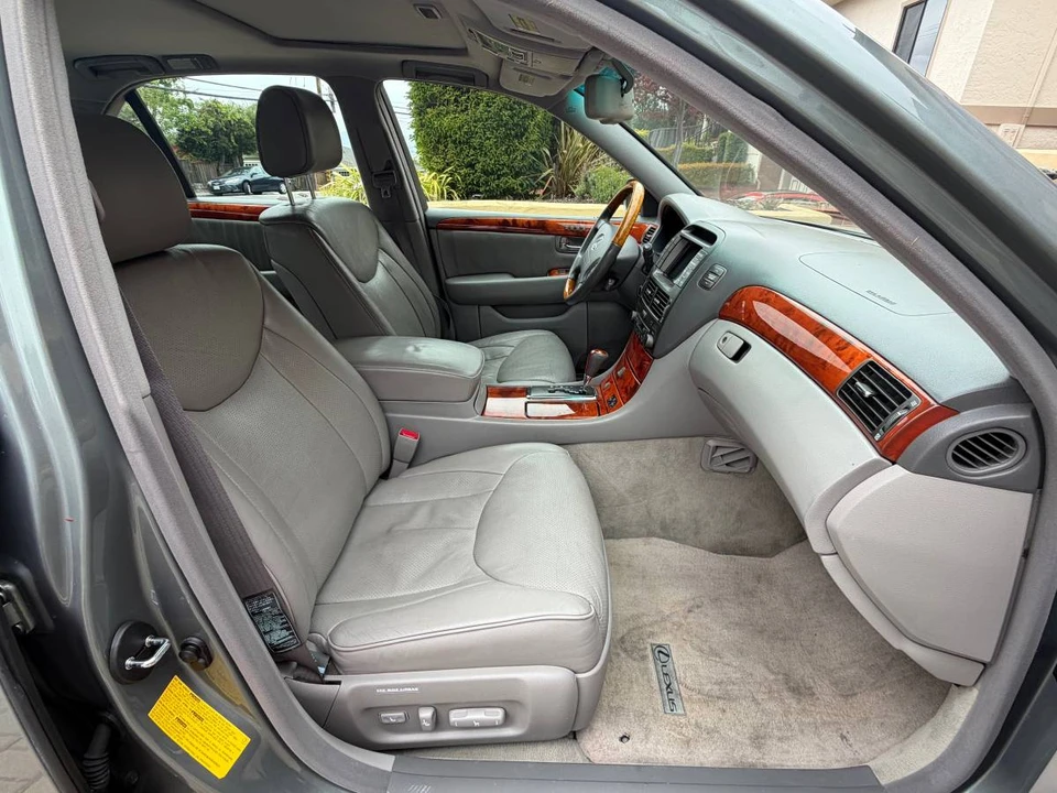 2003 Lexus LS 3rd Gen - Image 9 of 16