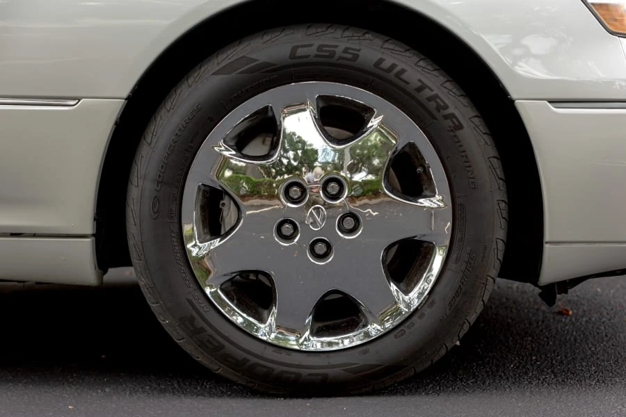2003 Lexus LS 3rd Gen - Image 9 of 31