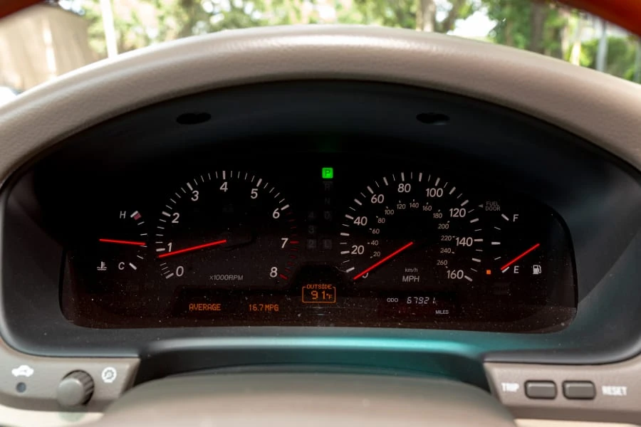 2003 Lexus LS 3rd Gen - Image 21 of 31