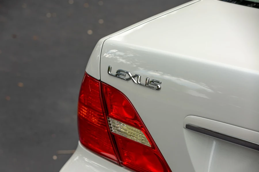 2003 Lexus LS 3rd Gen - Image 13 of 31