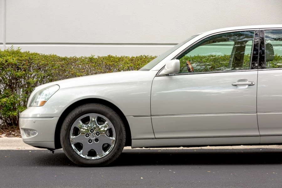 2003 Lexus LS 3rd Gen - Image 11 of 31