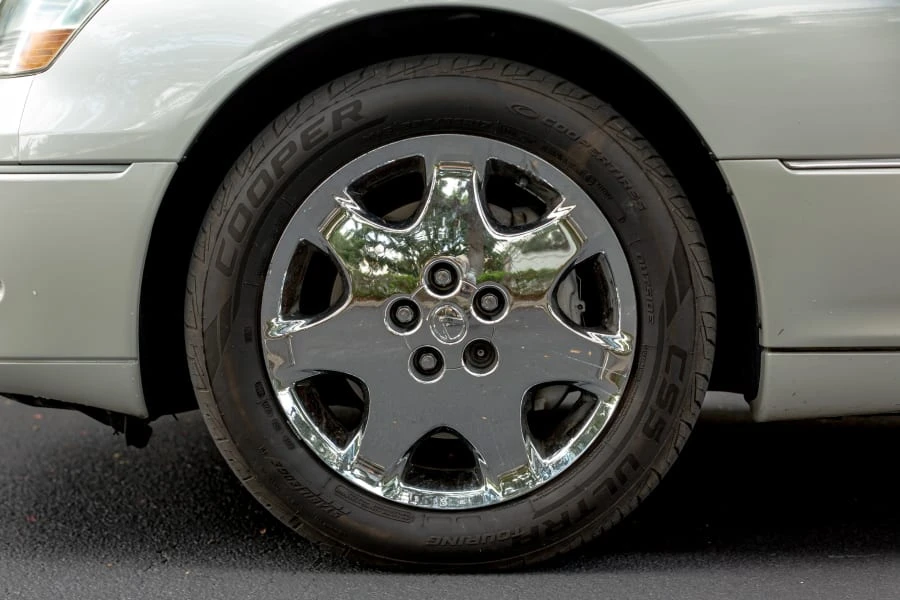2003 Lexus LS 3rd Gen - Image 15 of 31