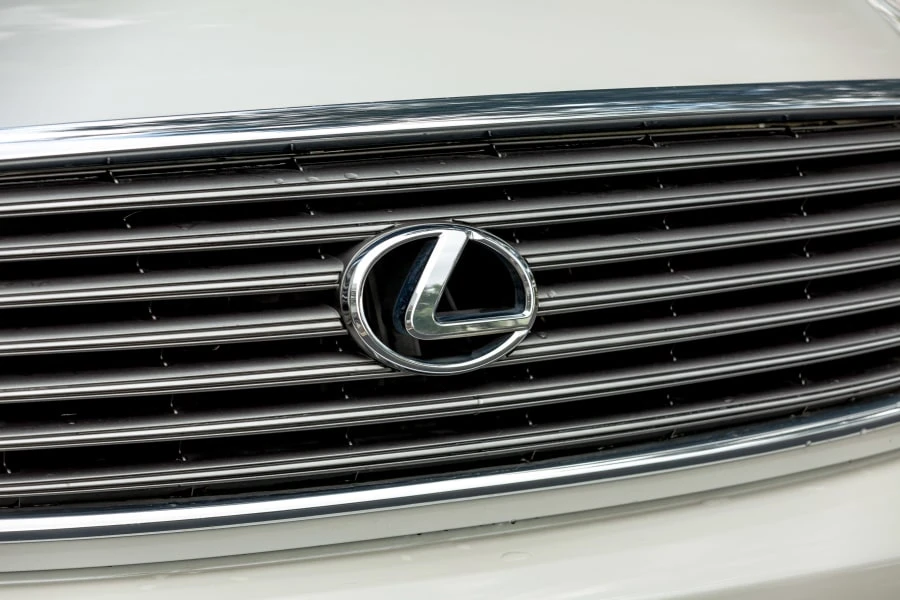 2003 Lexus LS 3rd Gen - Image 8 of 31