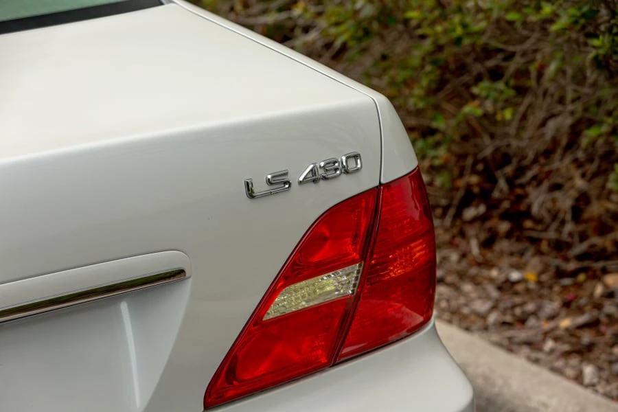 2003 Lexus LS 3rd Gen - Image 10 of 31