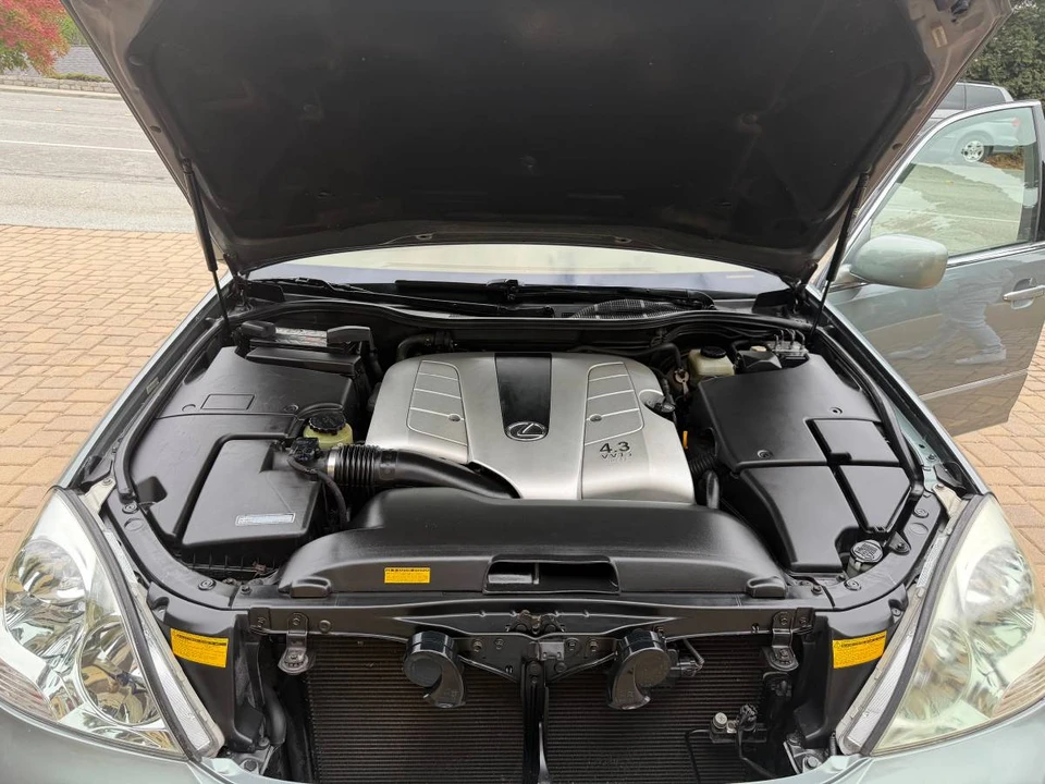 2003 Lexus LS 3rd Gen - Image 14 of 16