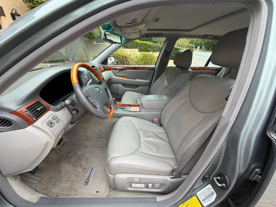 2003 Lexus LS 3rd Gen - Image 13 of 16