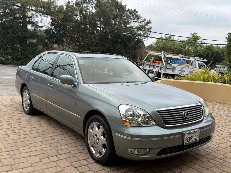 2003 Lexus LS 3rd Gen - Image 7 of 16