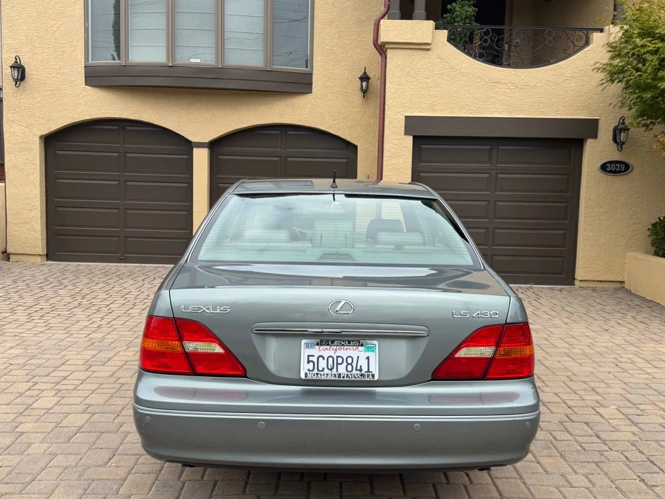 2003 Lexus LS 3rd Gen - Image 4 of 16