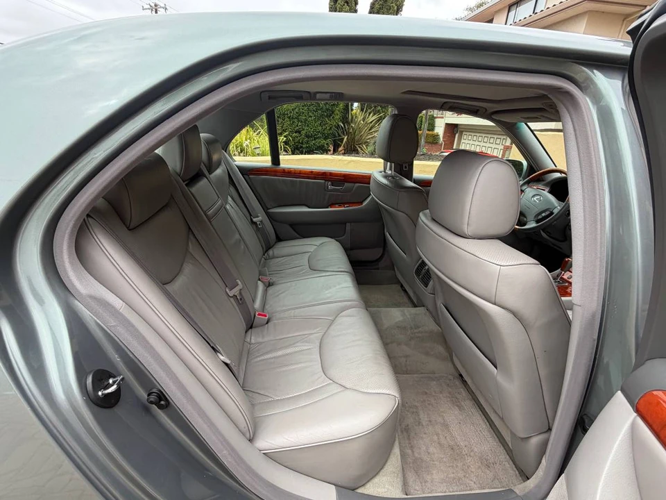 2003 Lexus LS 3rd Gen - Image 10 of 16