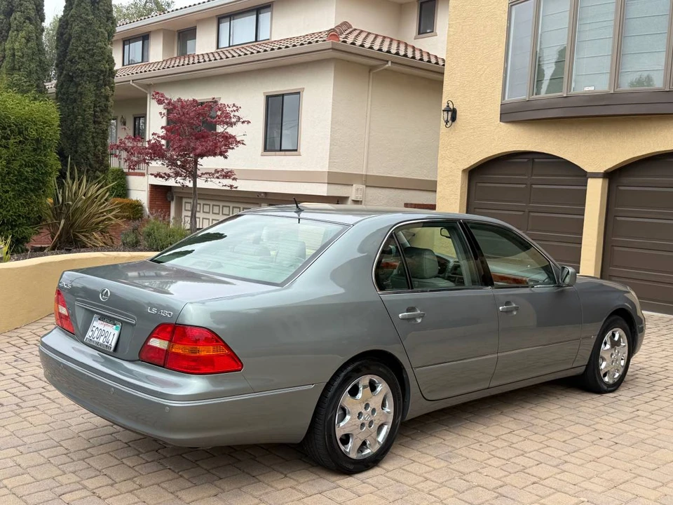 2003 Lexus LS 3rd Gen - Image 5 of 16