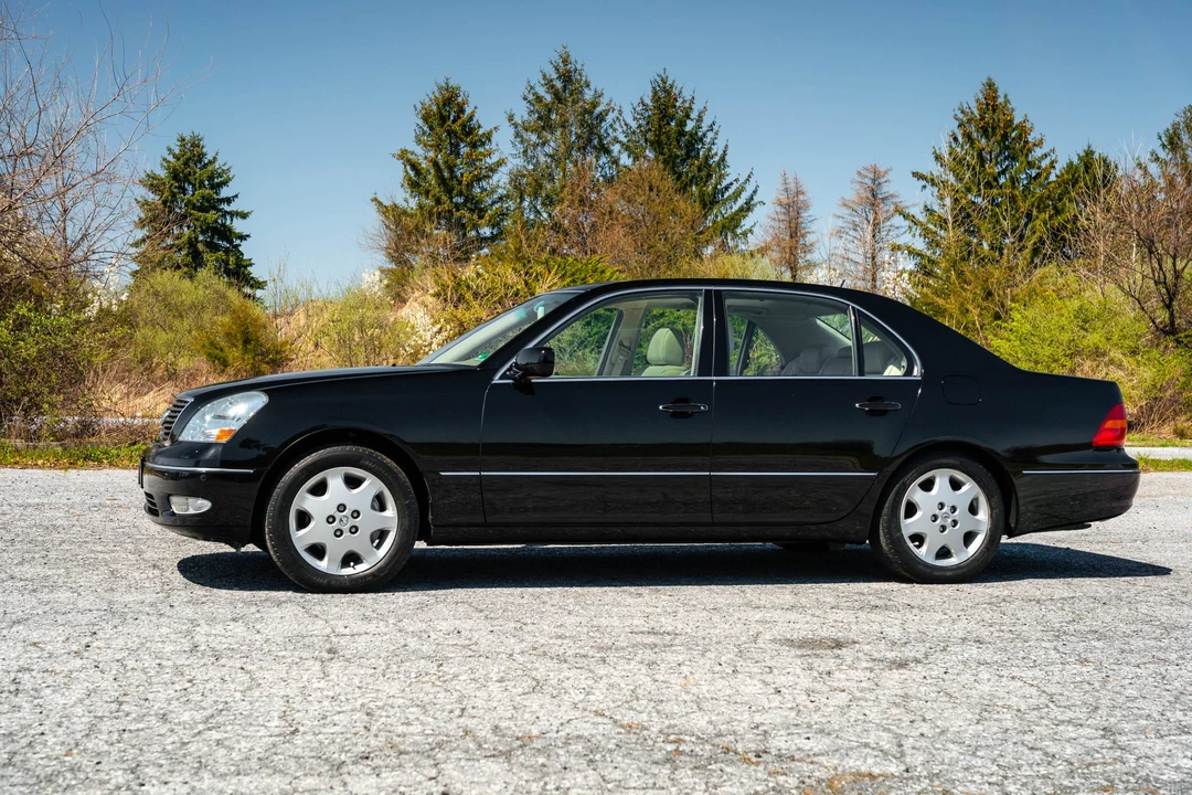 2003 Lexus LS 3rd Gen - Image 9 of 31