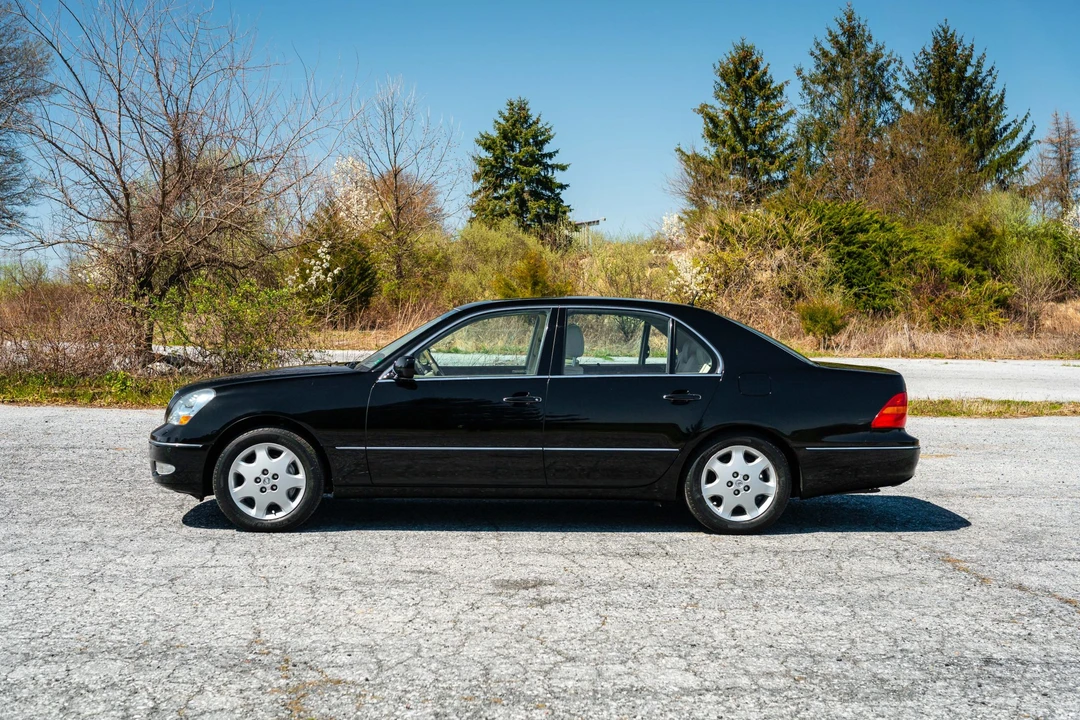 2003 Lexus LS 3rd Gen - Image 10 of 31