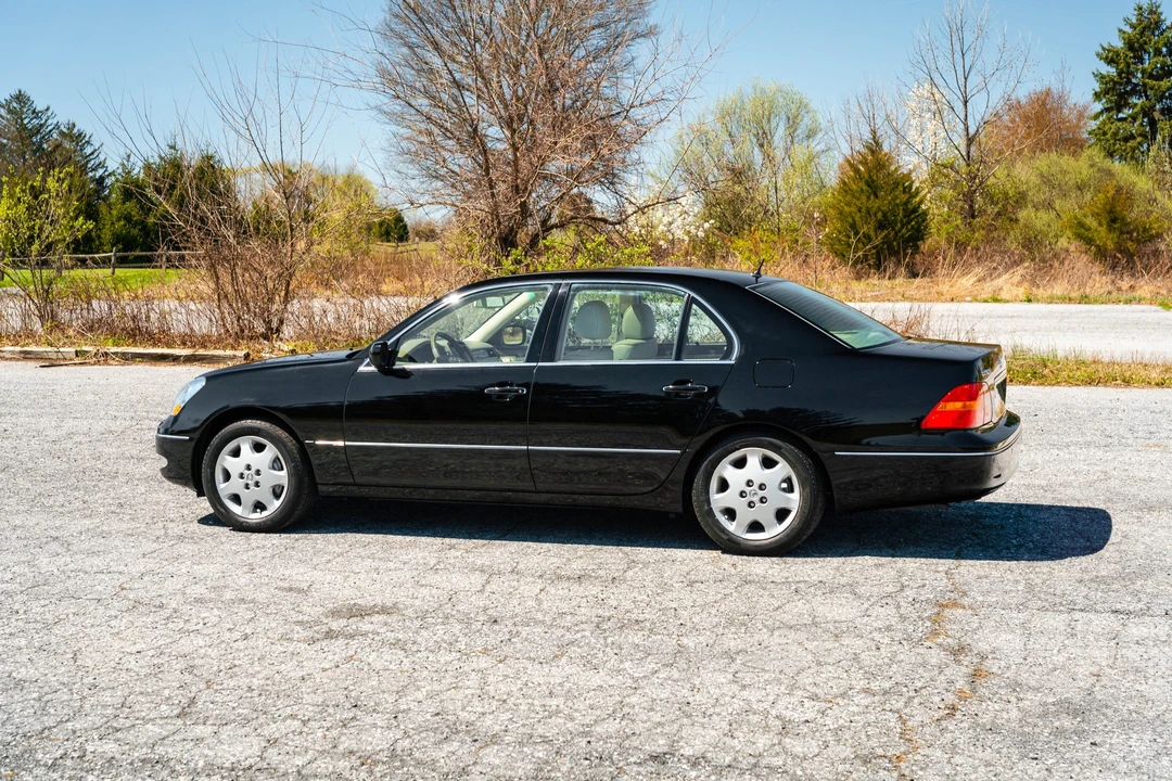 2003 Lexus LS 3rd Gen - Image 12 of 31