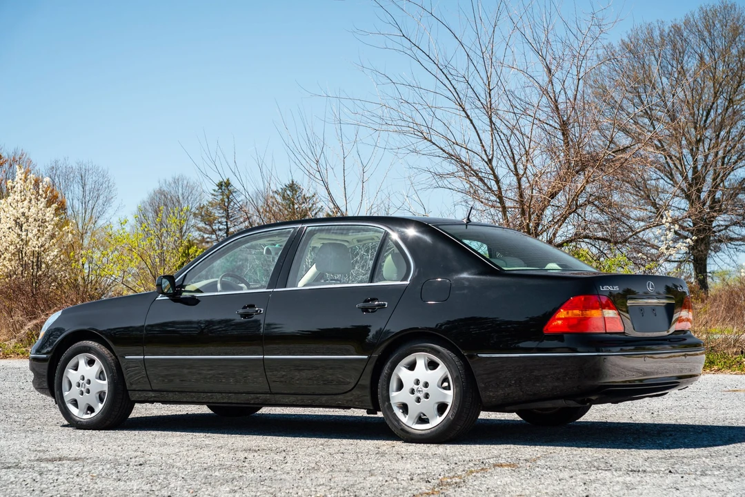 2003 Lexus LS 3rd Gen - Image 15 of 31