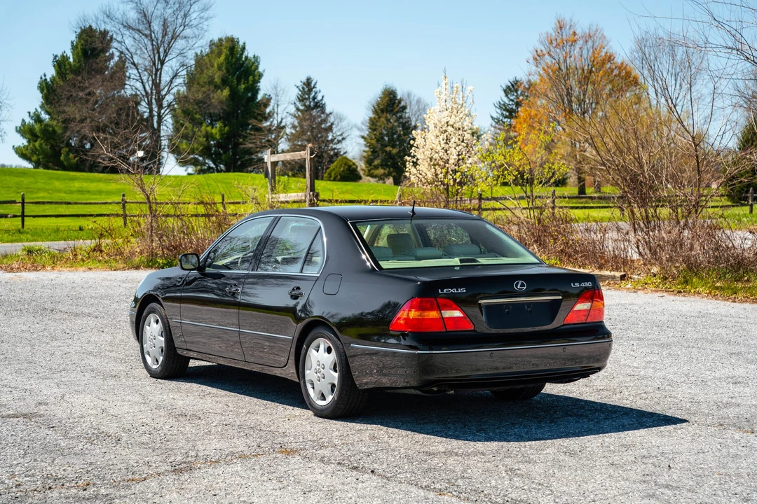 2003 Lexus LS 3rd Gen - Image 16 of 31