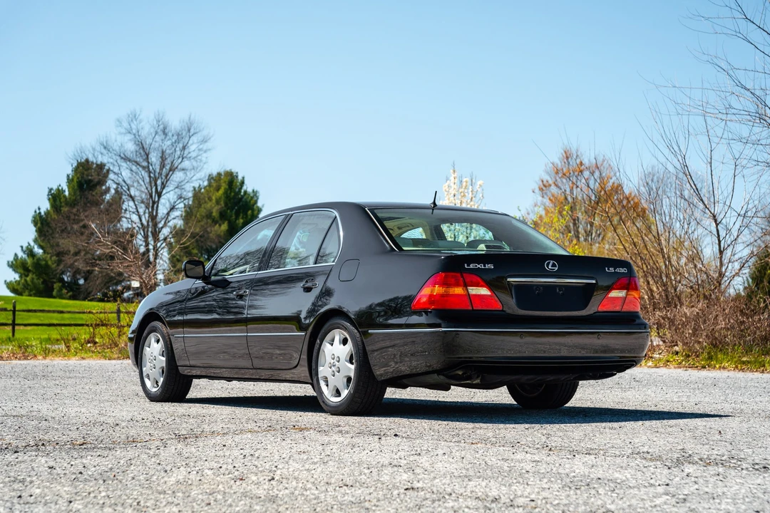 2003 Lexus LS 3rd Gen - Image 17 of 31