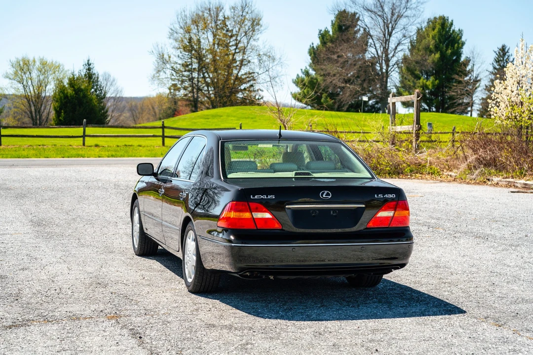 2003 Lexus LS 3rd Gen - Image 18 of 31