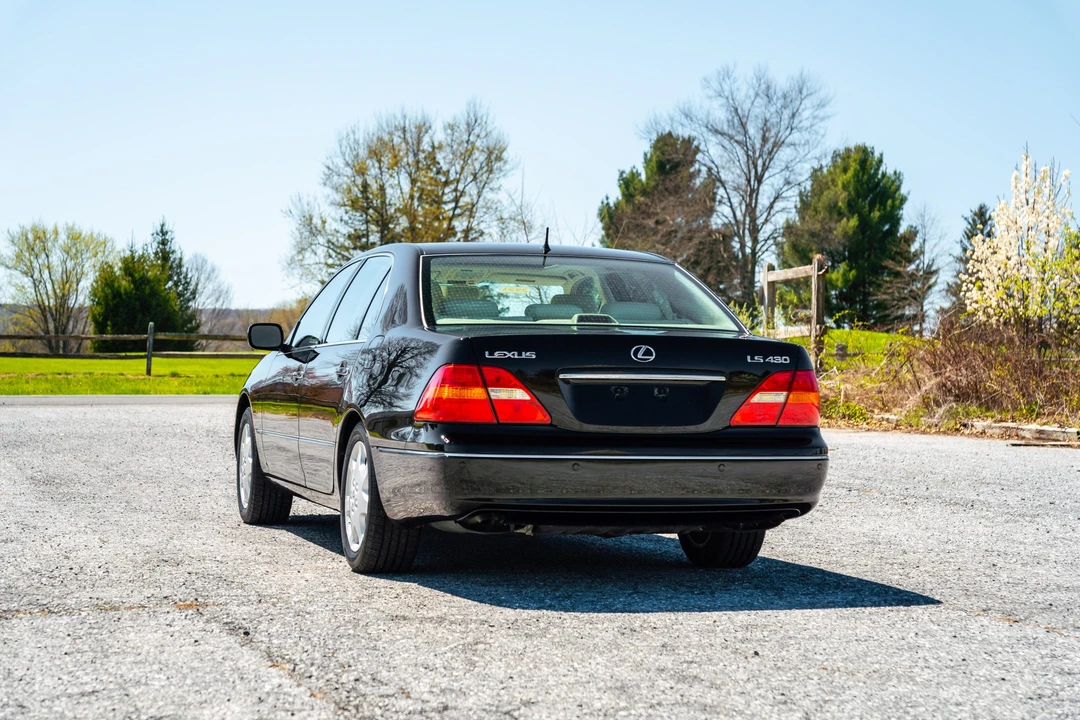 2003 Lexus LS 3rd Gen - Image 19 of 31
