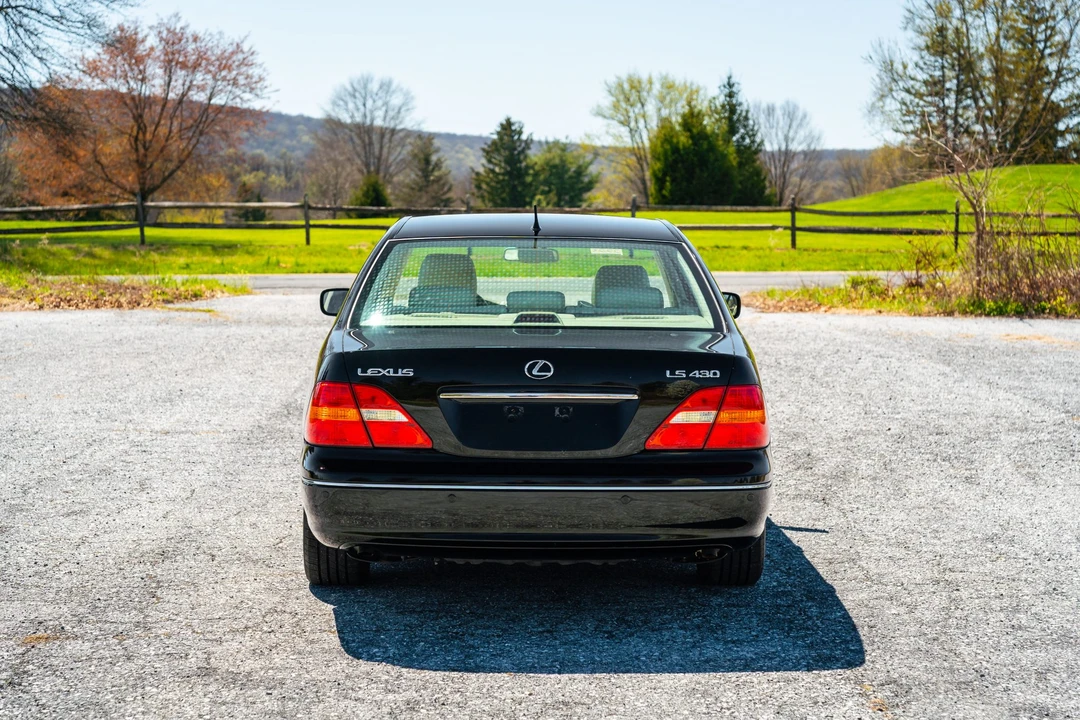 2003 Lexus LS 3rd Gen - Image 22 of 31