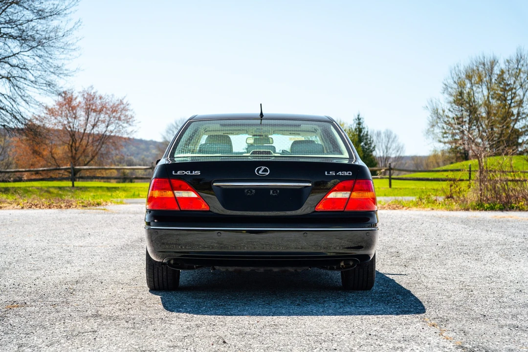 2003 Lexus LS 3rd Gen - Image 23 of 31