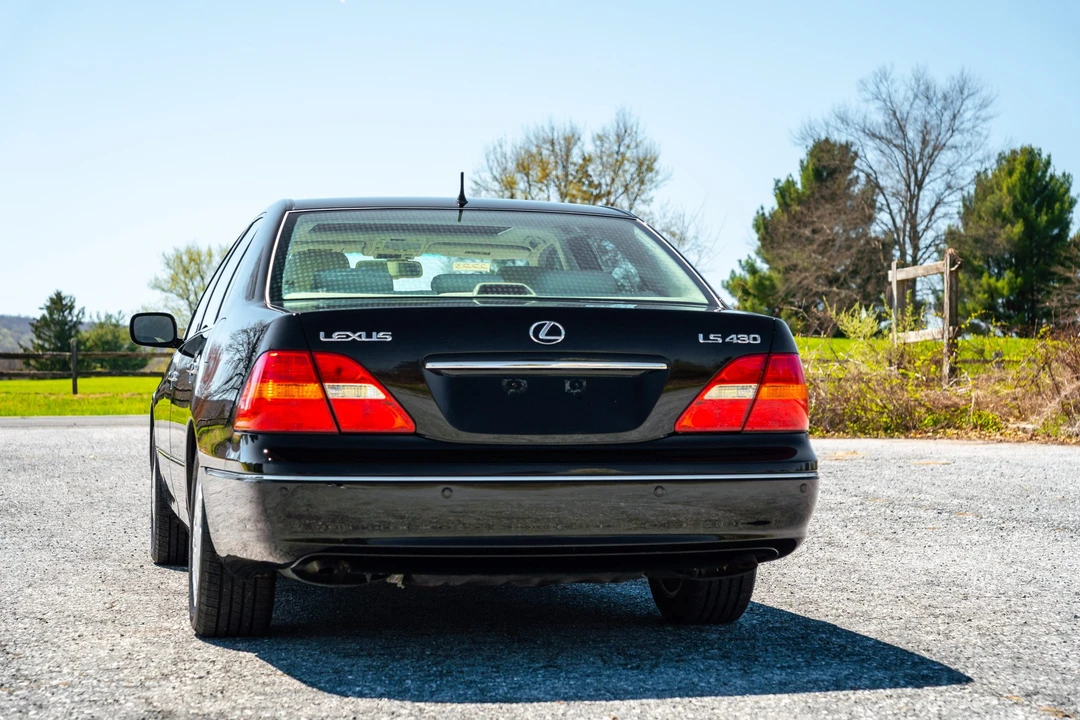 2003 Lexus LS 3rd Gen - Image 24 of 31