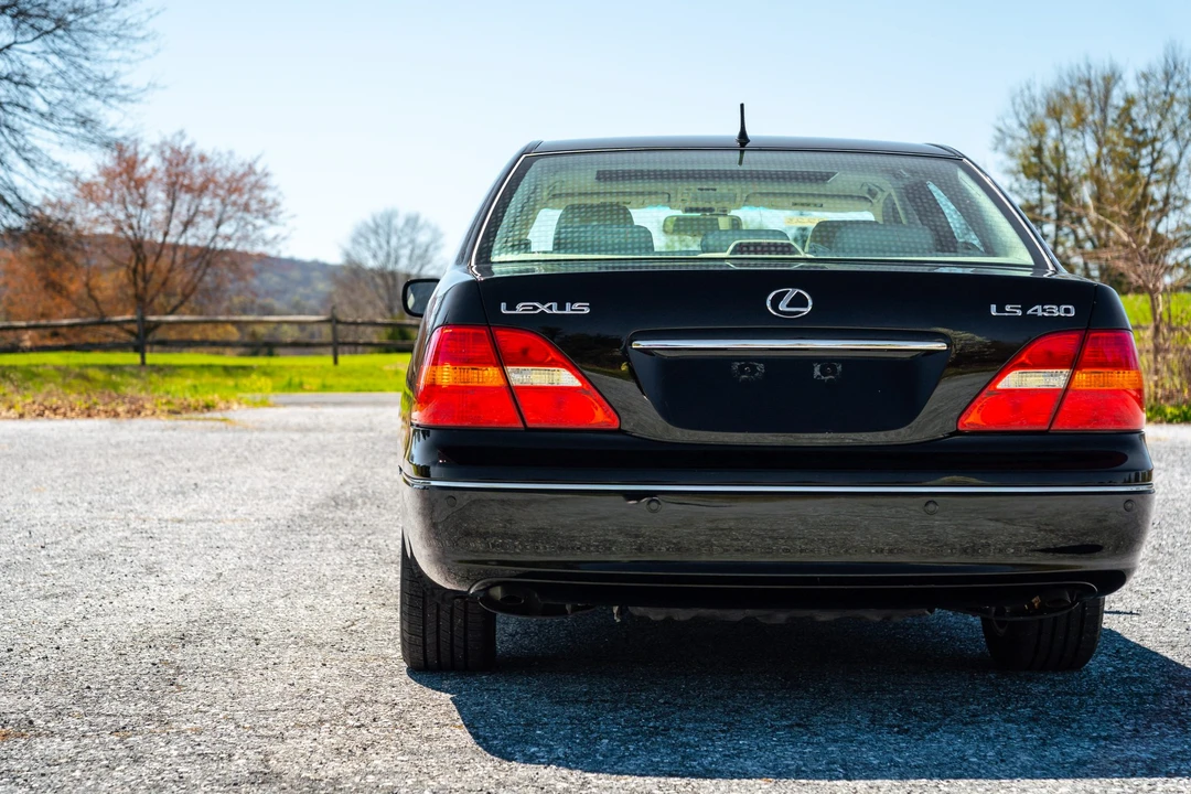 2003 Lexus LS 3rd Gen - Image 25 of 31
