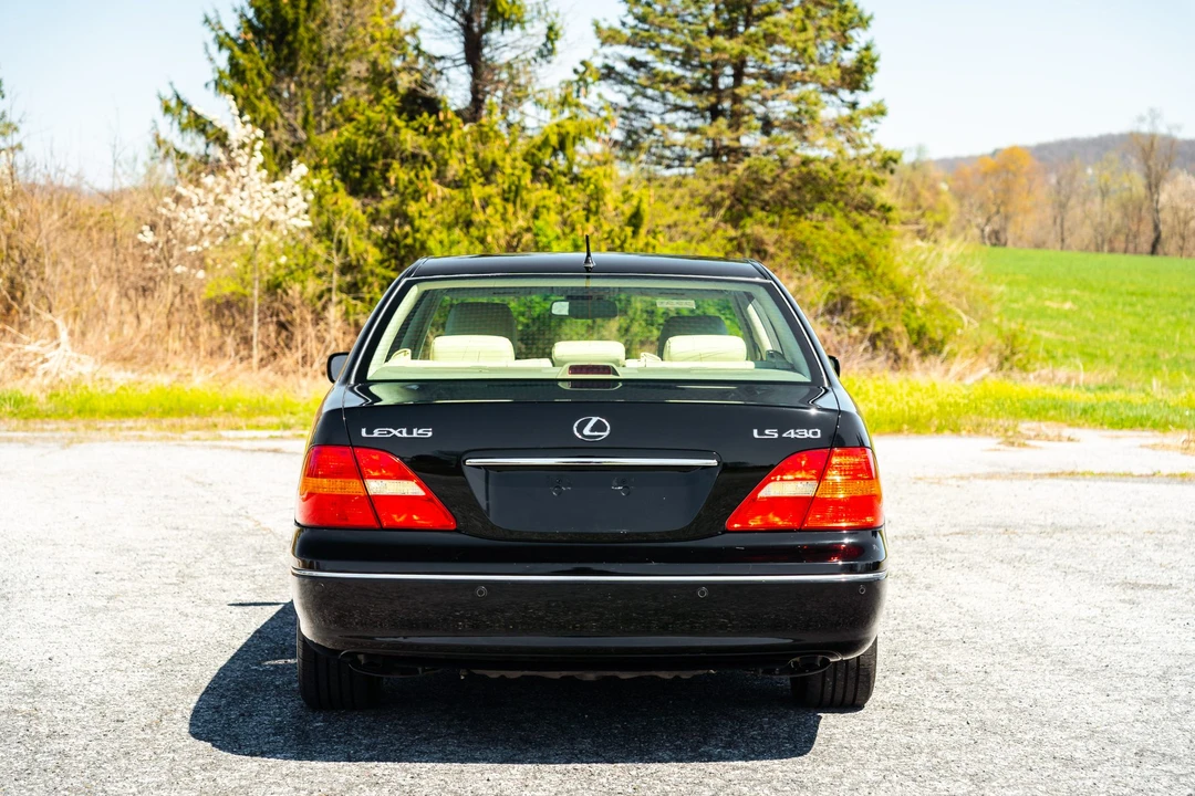 2003 Lexus LS 3rd Gen - Image 26 of 31