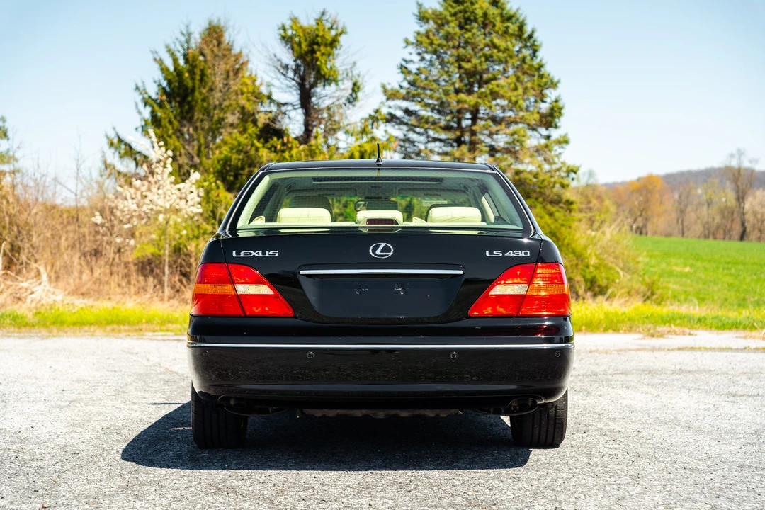 2003 Lexus LS 3rd Gen - Image 27 of 31